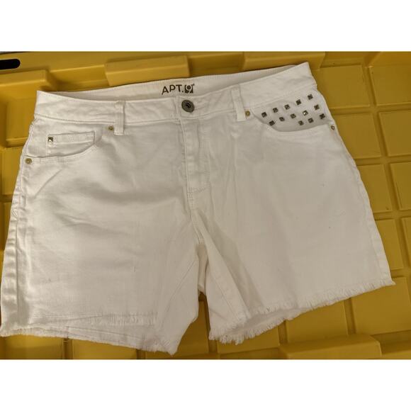 Apt. 9 White Denim Modern Shorts Studs Studded Women's 8 Summer Beach - Picture 1 of 6